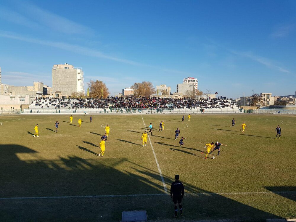 بازی 90 و بادران
