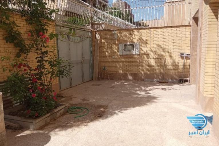 فروش منزل مسکونی سه طبقه مجرا سند ششدانگ