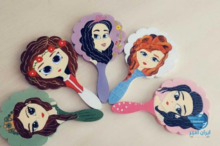برس و اینه چوبی