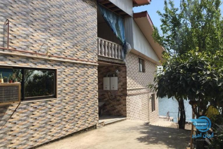 زمین دارای سند تک برگ
