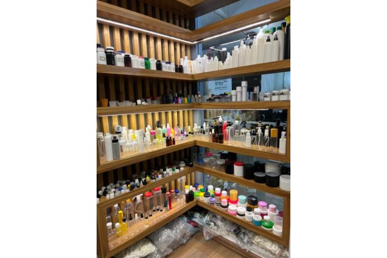 تولید بطری های پت و پلی اتیلن در زمینه غذایی ، دارویی ، آرایشی و بهداشتی