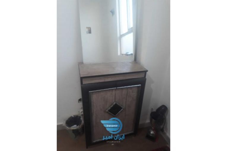 یک عدد میز تلوزیون،دو عدد جاکفشی