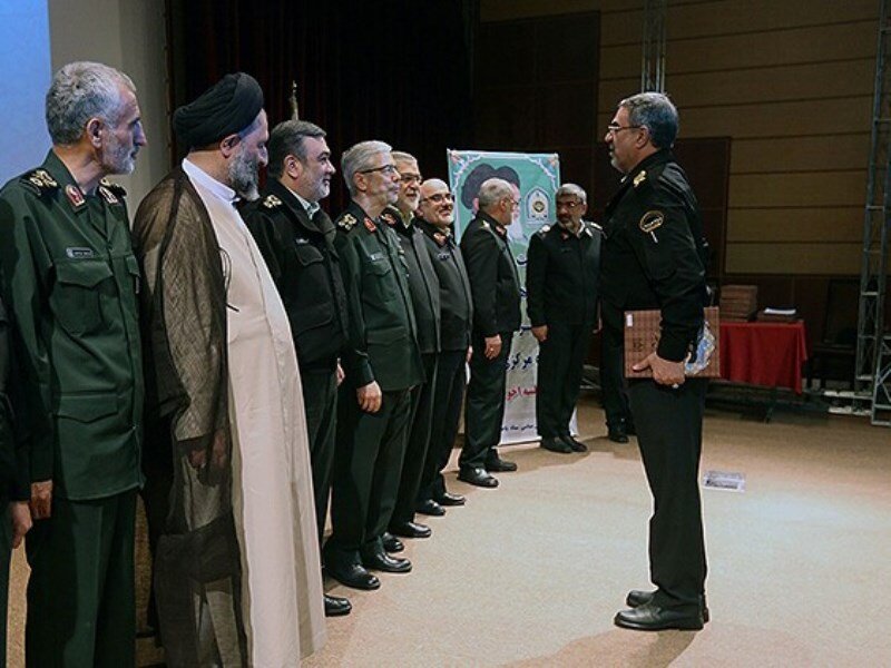تقدیر رئیس ستاد کل نیروهای مسلح از فرمانده انتظامی کرمانشاه