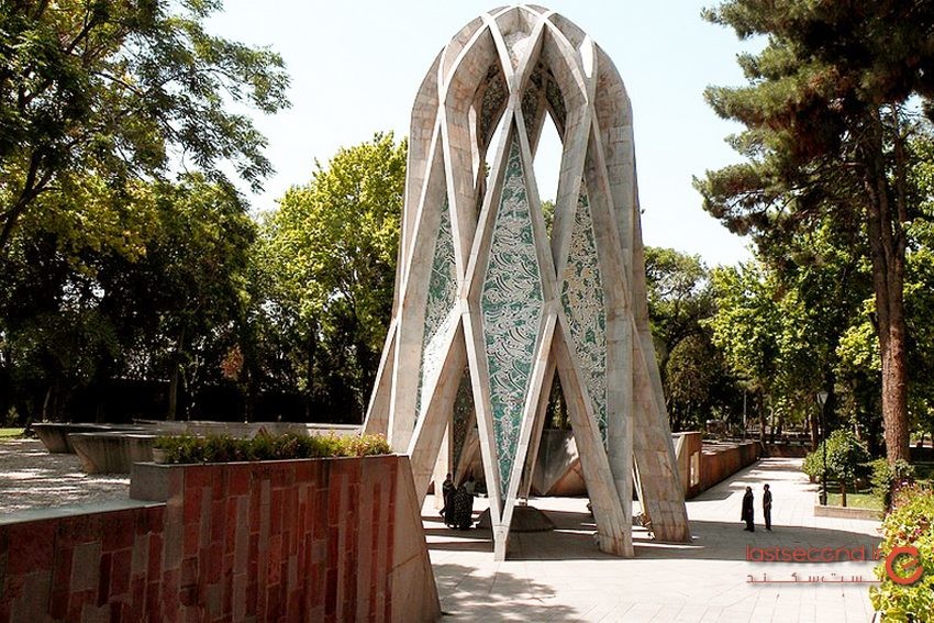 آرامگاه عمرخیام