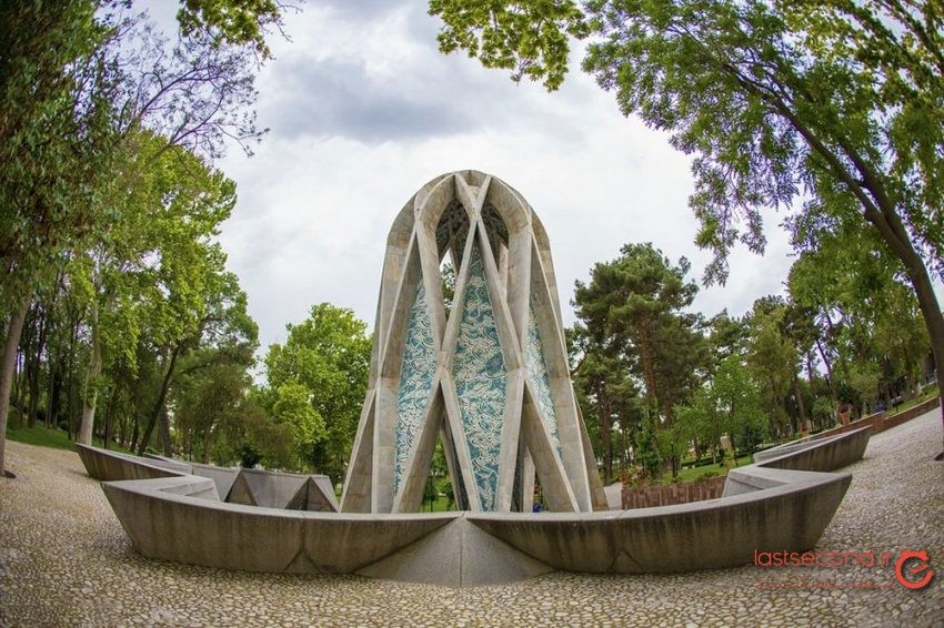 آرامگاه عمرخیام