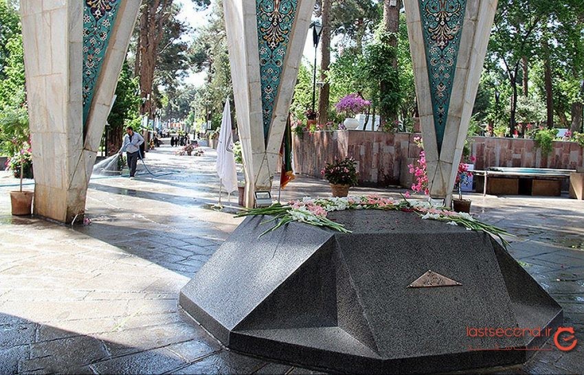 آرامگاه عمرخیام