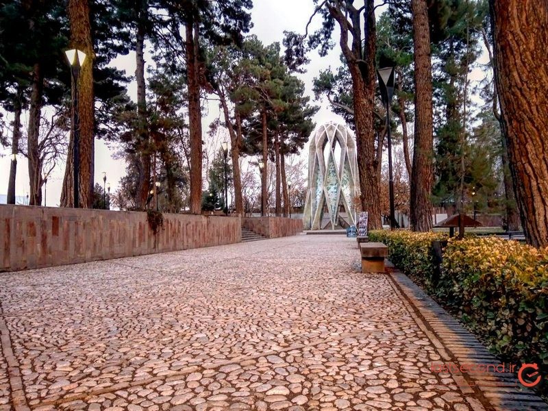 آرامگاه عمرخیام