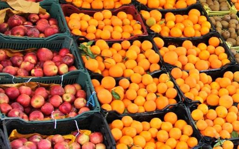 آغاز ذخیره سازی میوه شب عید/قیمت گوجه فرنگی ۴ هزارتومان کاهش یافت