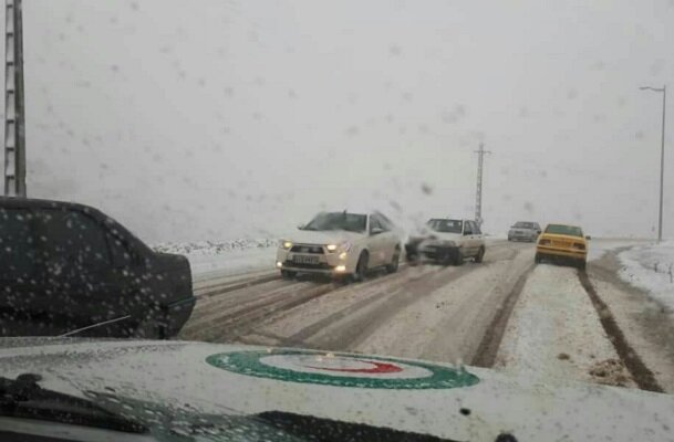 بارش برف و باران در ۱۶ استان کشور/تردد در محورهای اصلی برقرار است