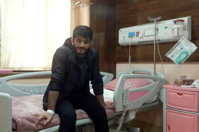 حسن یزدانی برای جراحی در بیمارستان بستری شد/عکس