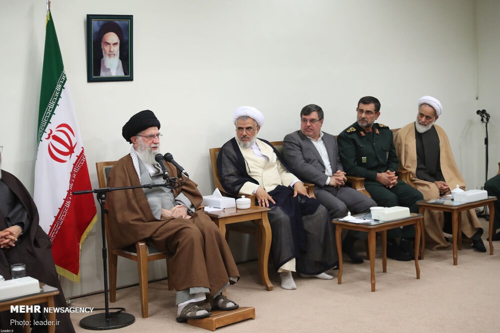 دیدار دست‌اندرکاران کنگره ملی۱۵۰۰شهید استان هرمزگان بارهبر انقلاب