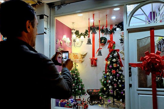 سهم مردم از کریسمس در ایران؛ بابانوئل ایرانی در خیابان‌ها