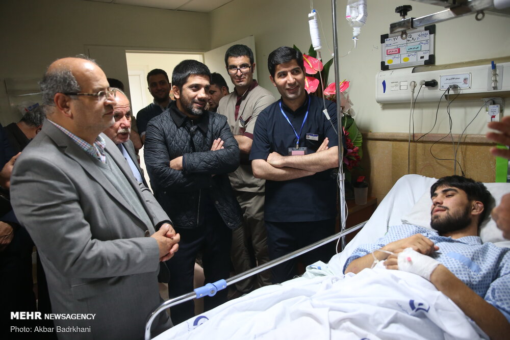 عیادت رئیس دانشگاه شهید بهشتی و رئیس فدراسیون کشتی از میثم زارع
