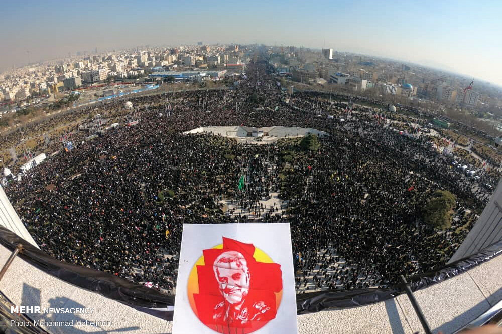 حماسه بی نظیر ملت از نمای برج آزادی