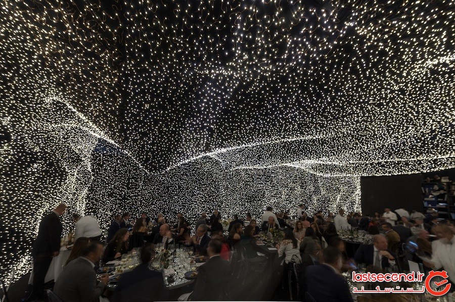 رستوران پوشیده شده از 250،000 چراغ ال ای دی
