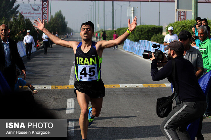 «محمد جعفر مرادی» قهرمان دو ماراتن هرمز شد