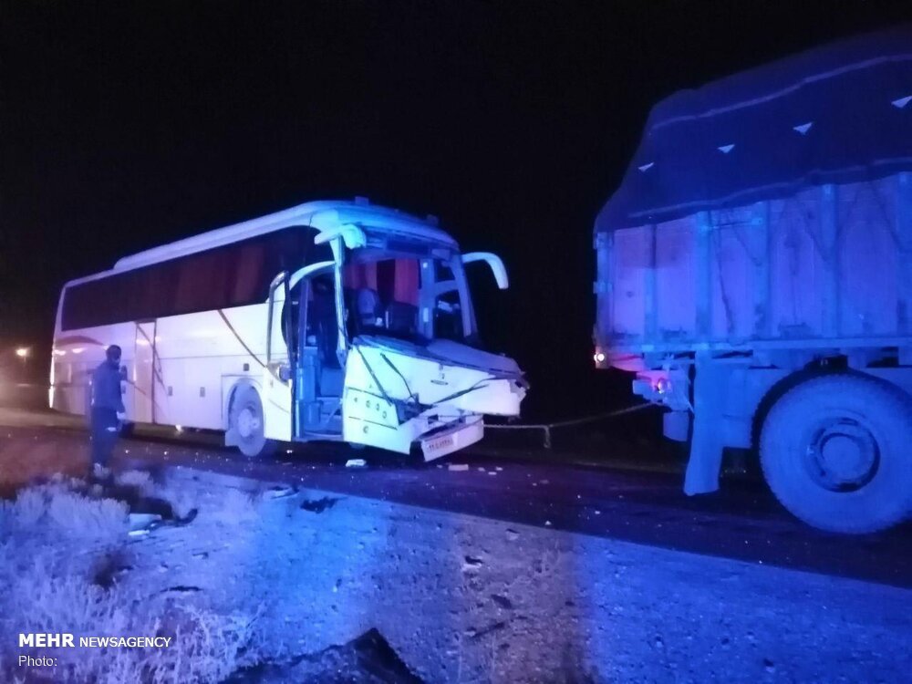 حادثه مرگبار رانندگی درآزادراه تبریز-زنجان۱کشته و۲۱زخمی درپی داشت