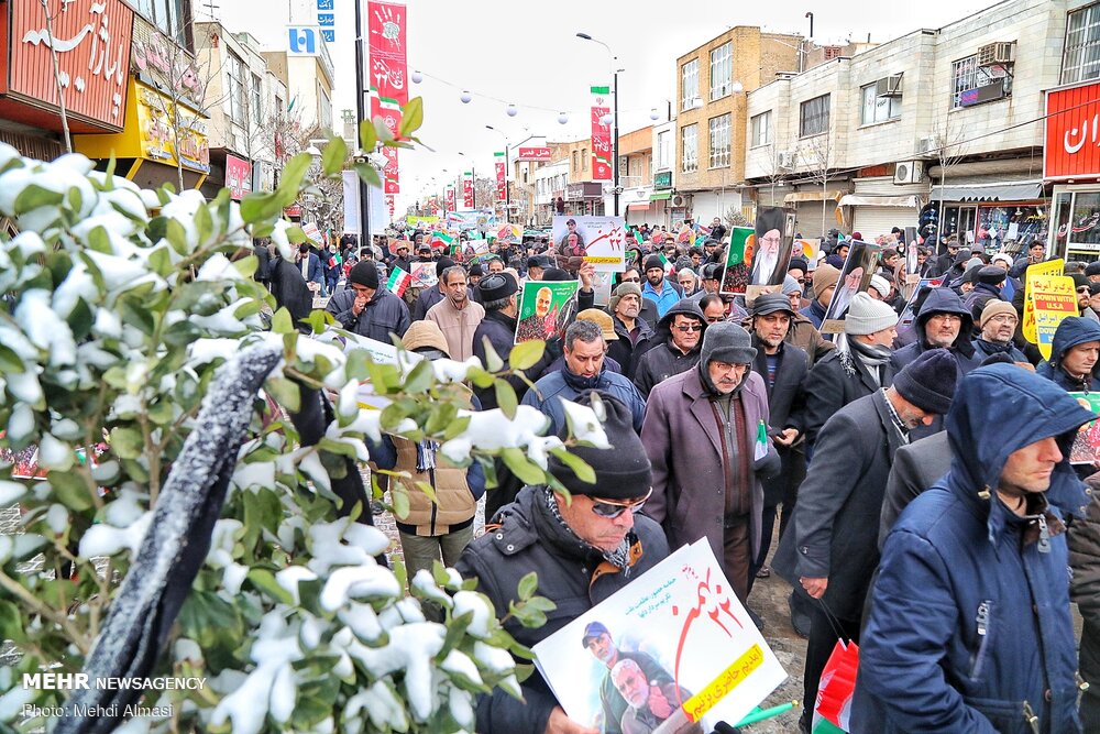 راهپیمایان زنجانی در سرمای منفی ۱۴ درجه حماسه حضور خلق کردند