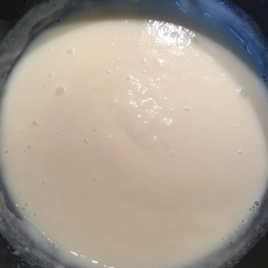 طرز تهیه فرنی گل سرخ دسر مجلسی ساده