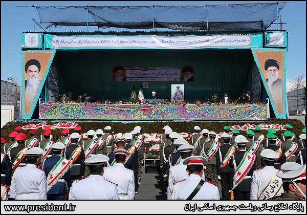 کار انقلابی این است که اقدامی بکنیم که همه احساس پیروزی کنند؛خوشحال کردن ۸۳ میلیون ایرانی یعنی انجام کار انقلابی/شهید سلیمانی هم سردار میدان جنگ و هم یک دیپلمات ارشد در مذاکره بود/ دعوای ما با آمریکا دعوای انتخاب است؛ ما می گوییم مردم ایران حق انتخاب دارند و دشمنان می گویند حق انتخاب ندارید و باید به ۴۱ سال پیش بازگردید /به عقب برنمی گردیم و به مسیر تعالی و پیشرفت ادامه می دهیم/ باید به هر چه مردم از ما می خواهند عمل کنیم / جمهوریت و اسلامیت در کنار هم هستند؛ تضعیف جمهوریت، تقویت اسلامیت نیست/حضور مردم و رای مردم باعث استحکام نظام است/پایان امسال تولید روزانه گاز کشور به یکهزار میلیون متر مکعب می رسد/انتخابات و صندوق رأی، منجی است؛ انتقاد باشد اما خواهش می کنم انفعال و قهر با صندوق نباشد