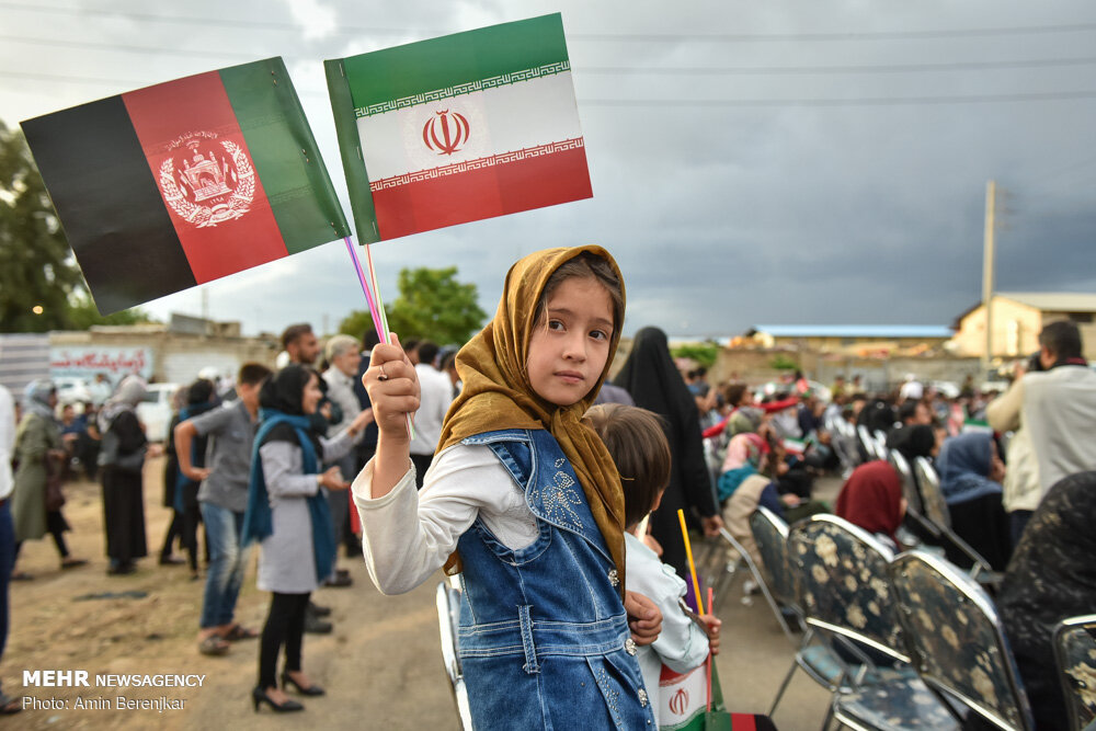 تبریک متفاوت هنرمندان وفرهیختگان ایرانی‌ها و افغانستانی به دو ملت