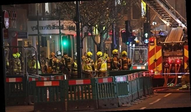 تلاش ده‌ها آتش‌نشان برای اطفای حریقِ مغازه‌ای در لندن