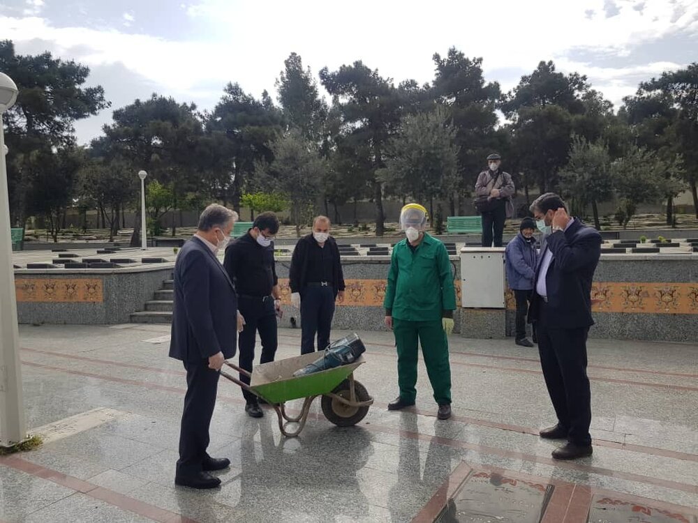 طلاب داوطلب در غسل و تدفین اموات کرونایی گلستان مشارکت می کنند