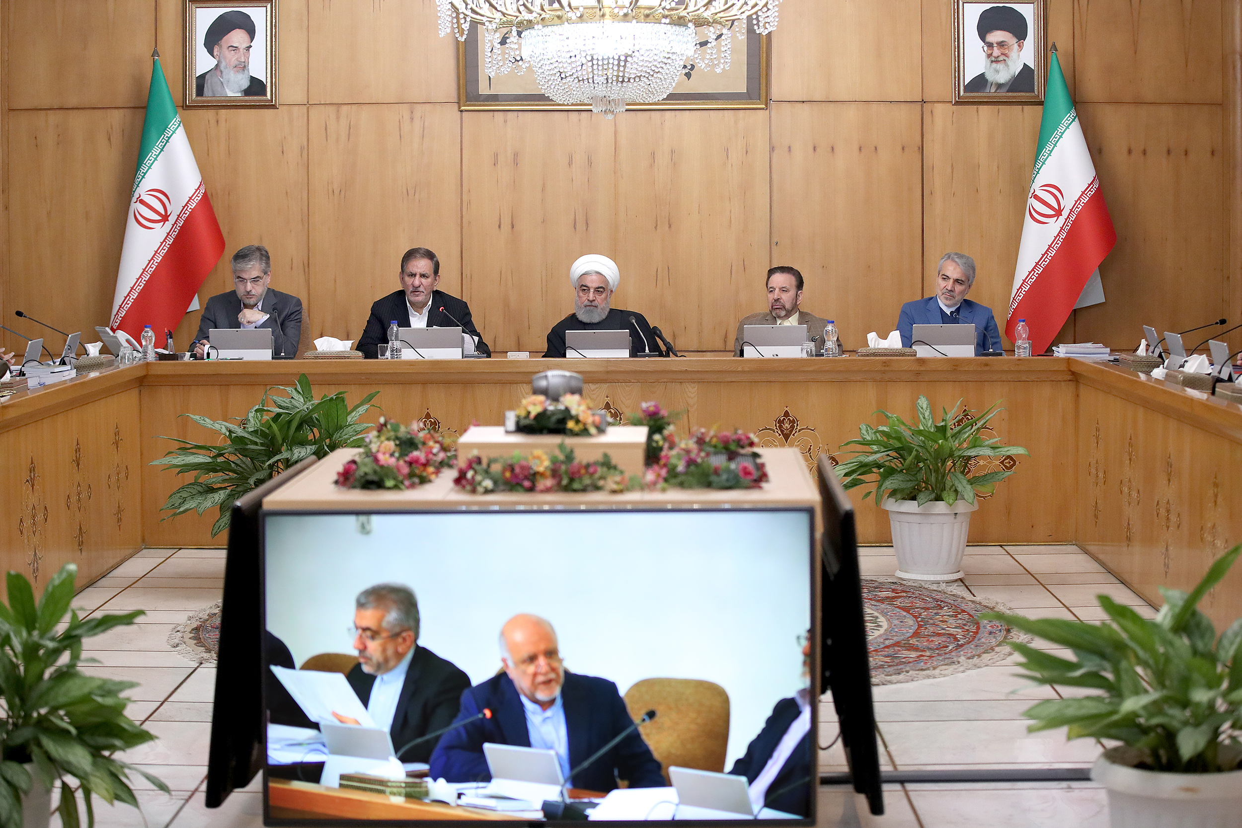 گزارش اقدامات دستگاه‌های اجرایی برای مقابله با ویروس کرونا بررسی شد/ واگذاری نحوه تامین فوری اقلام بهداشتی برای مقابله با ویروس کرونا به وزارت صنعت ، معدن و تجارت