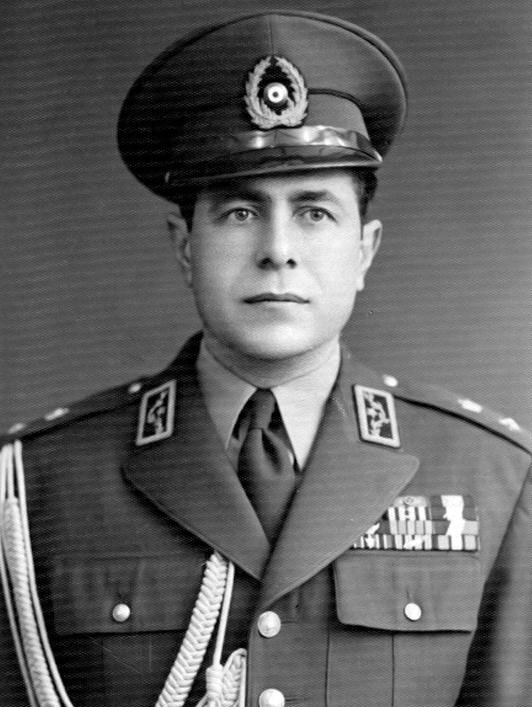 آجودان مخصوص محمدرضا شاه، که اولین شهید ترور شد /علت اختلاف سپهبد قرنی با ابراهیم یزدی و بازرگان +عکس