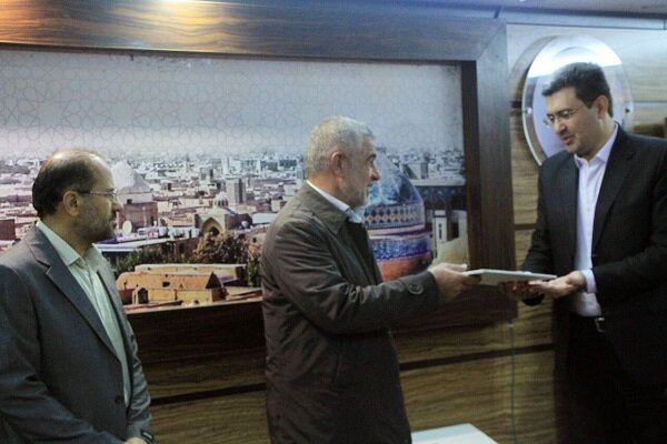 اعتبارنامه نماینده منتخب یزد و اشکذر اعطا شد اعتبارنامه نماینده منتخب یزد و اشکذر اعطا شد
