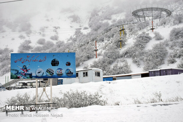 بارش برف بهاری در گردنه کوهستانی حیران بارش برف بهاری در گردنه کوهستانی حیران