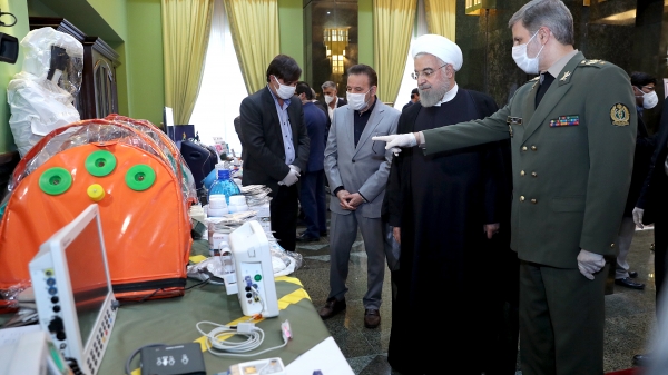 بازدید دکتر روحانی از نمایشگاه دستاوردهای داخلی حوزه مقابله با بیماری کرونا