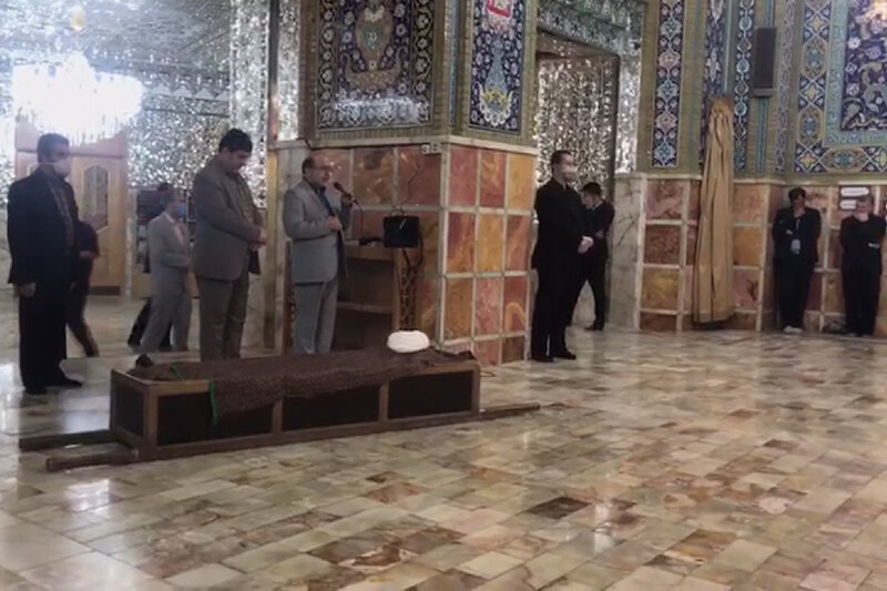 ببینید | خاکسپاری امام آیت‌الله امینی با رعایت فاصله گذاری هوشمند اجتماعی