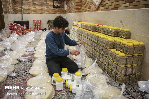 بیش از ۱۲ هزار سبد غذایی بین نیازمندان گلستانی توزیع شد بیش از ۱۲ هزار سبد غذایی بین نیازمندان گلستانی توزیع شد