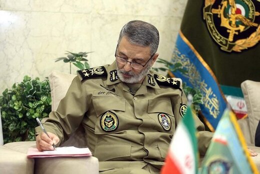 تشکر فرمانده کل ارتش از رهبر انقلاب