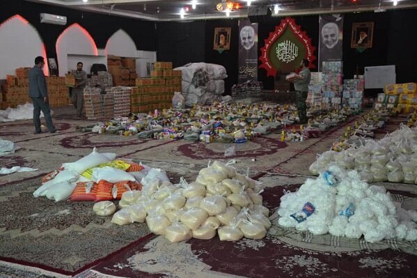 توزیع ۸۰۰ بسته معیشتی میان سیل‌زدگان جنوب کرمان توسط یک مؤسسه قرآنی