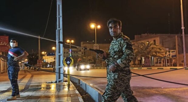 جهادی ها همچنان در حال فعالیت/ ضدعفونی معابر لامرد ادامه دارد جهادی ها همچنان در حال فعالیت/ ضدعفونی معابر لامرد ادامه دارد