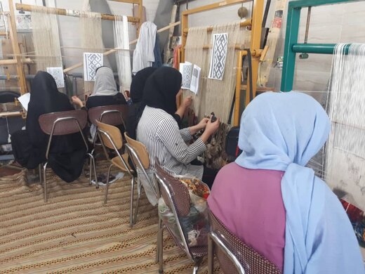 حمایت از هنرمندان صنایع دستی در اولویت قرار دارد حمایت از هنرمندان صنایع دستی در اولویت قرار دارد