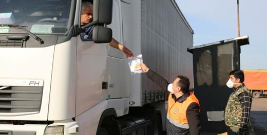 رانندگان پایانه بار قزوین بسته بهداشتی گرفتند رانندگان پایانه بار قزوین بسته بهداشتی گرفتند