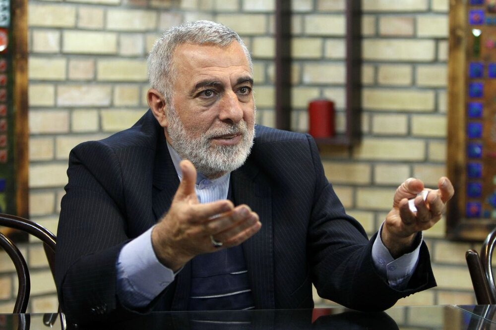 روایتی از ماجرای عصبانیت ابراهیم یزدی از مقام آمریکایی و شنود بنی‌صدر /کمکی که گروگان‌های آمریکایی به دانشجویان تسخیرکننده سفارت کردند
