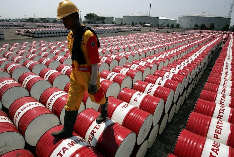 سقوط قیمت نفت کابوس بزرگ تولیدکنندگان نفت در جهان