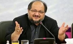 شریعتمداری: امروز شستا زیر نورافکن بزرگ و در اتاق شیشه‌ای فعالیت می‌کند