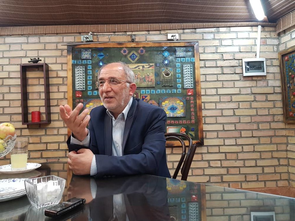 علایی پاسخ داد: چرا نمی‌توان قیمت ارز را پایین نگه داشت؟