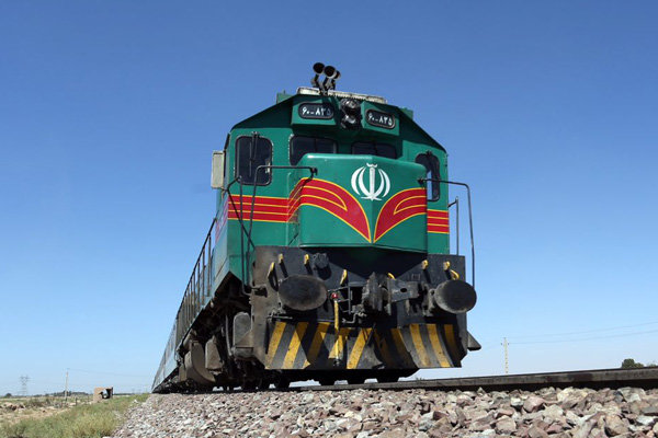 قطار شیراز به مشهد همچنان متوقف است