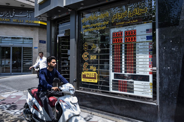 قیمت دلار ۲۴ فروردین ۱۳۹۹ روی ۱۵۶۰۰ تومان ثابت ماند قیمت دلار ۲۴ فروردین ۱۳۹۹ روی ۱۵۶۰۰ تومان ثابت ماند