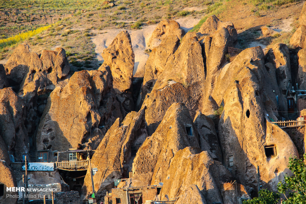 معماری صخره‌ای خاص و عجیب روستای تاریخی «کندوان»