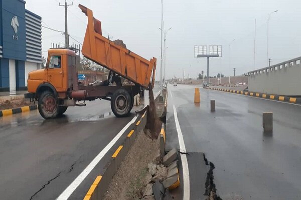 نشست آسفالت در ۶ نقطه از شهر کرمان بعد از بارندگی‌های اخیر