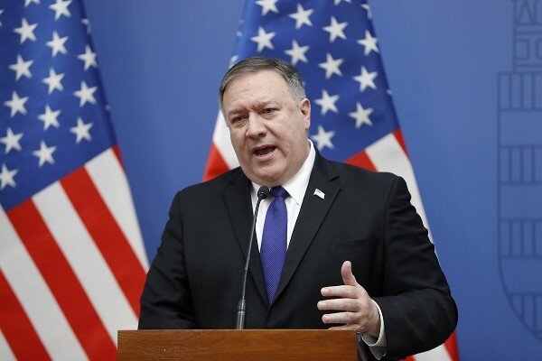 واکنش پمپئو به سوالی درباره بازنگری واشنگتن در تحریمها علیه ایران واکنش پمپئو به سوالی درباره بازنگری واشنگتن در تحریمها علیه ایران