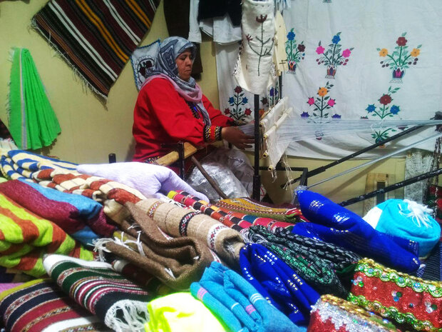 کرونا هنرمندان آسیبپذیر صنایع دستی را زمین می زند کرونا هنرمندان آسیبپذیر صنایع دستی را زمین می زند