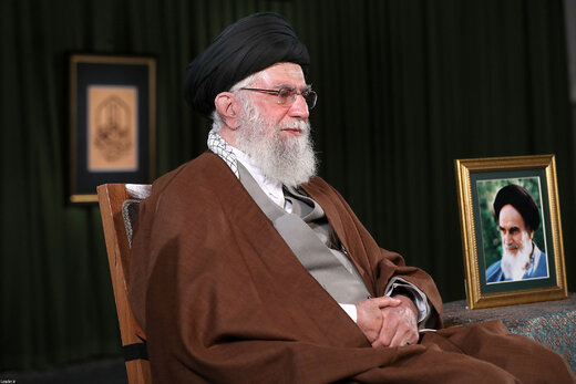 کنایههای صریح رهبری به آمریکاییها /دولتی ماسک دولت دیگر را میبرد و برای چند دستمال توالت به جان هم میافتند /یک سناتور گفته غربی وحشی زنده شد کنایههای صریح رهبری به آمریکاییها /دولتی ماسک دولت دیگر را میبرد و برای چند دستمال توالت به جان هم میافتند /یک سناتور گفته غربی وحشی زنده شد